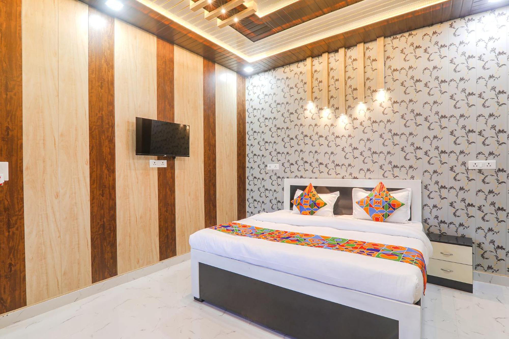 Fabhotel Uma Yugul Ayodhya Ngoại thất bức ảnh