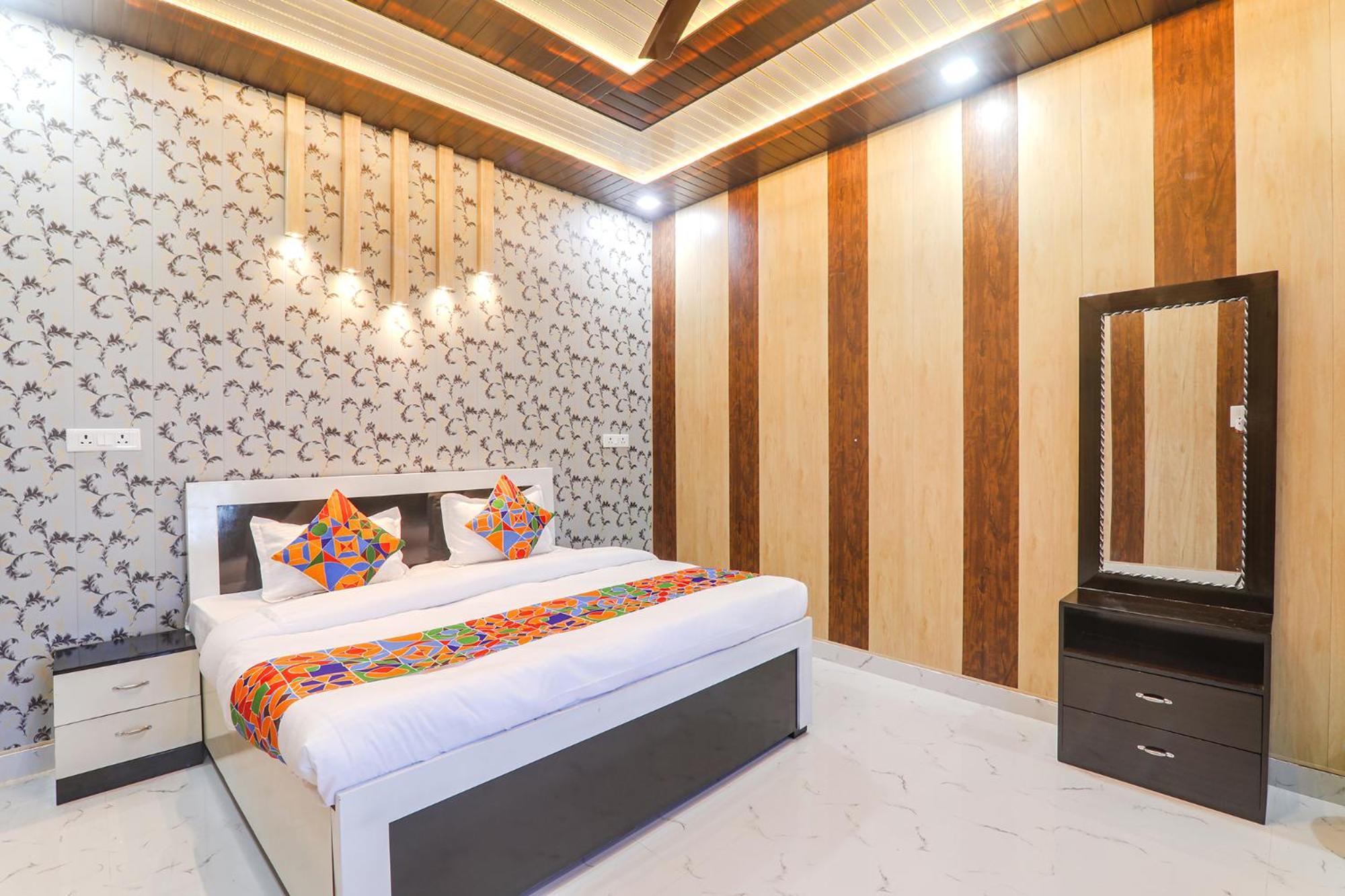 Fabhotel Uma Yugul Ayodhya Ngoại thất bức ảnh