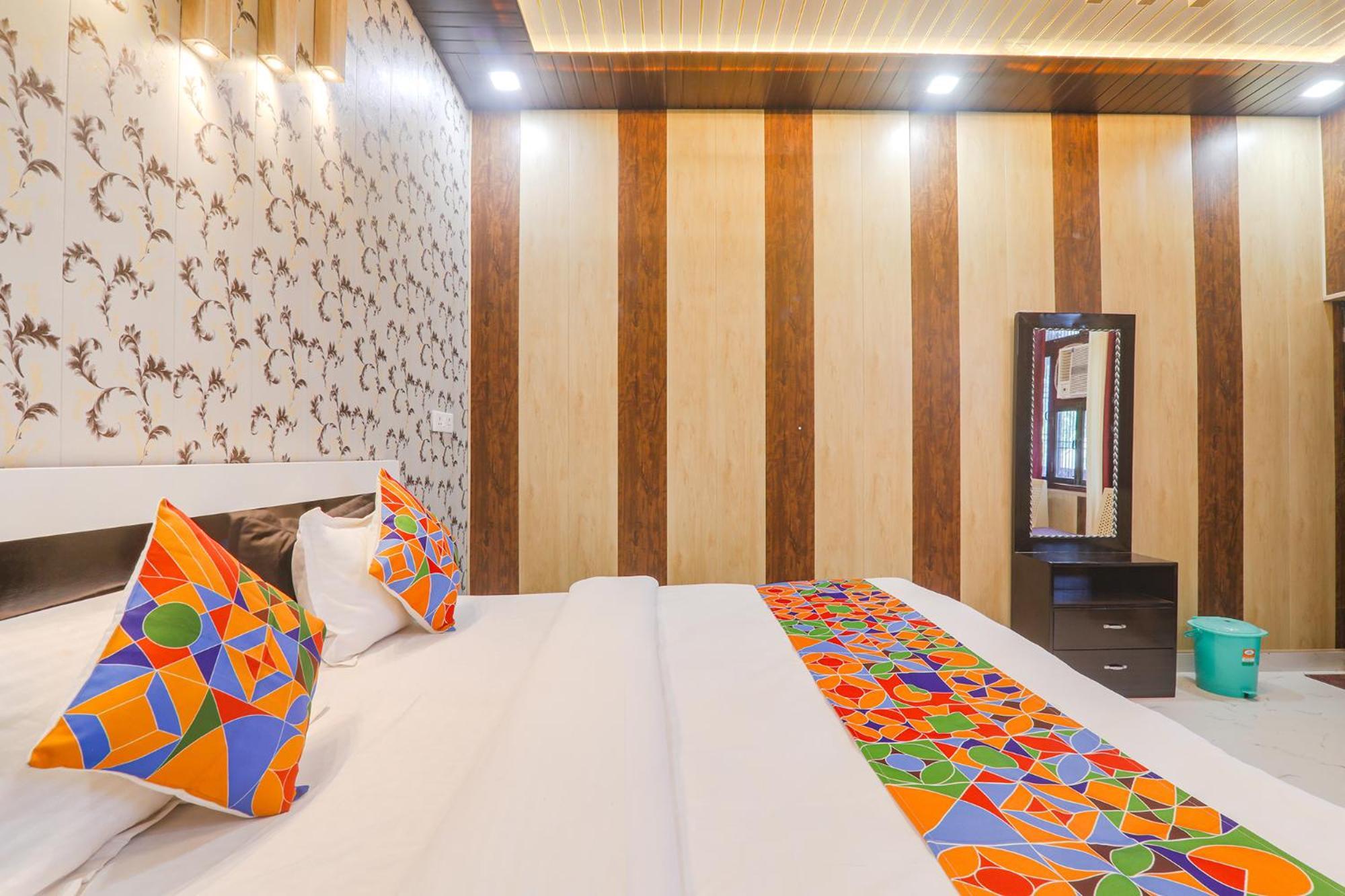 Fabhotel Uma Yugul Ayodhya Ngoại thất bức ảnh